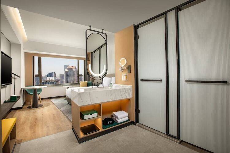 Holiday Inn Shanghai Nanjing Road, An Ihg Hotel
