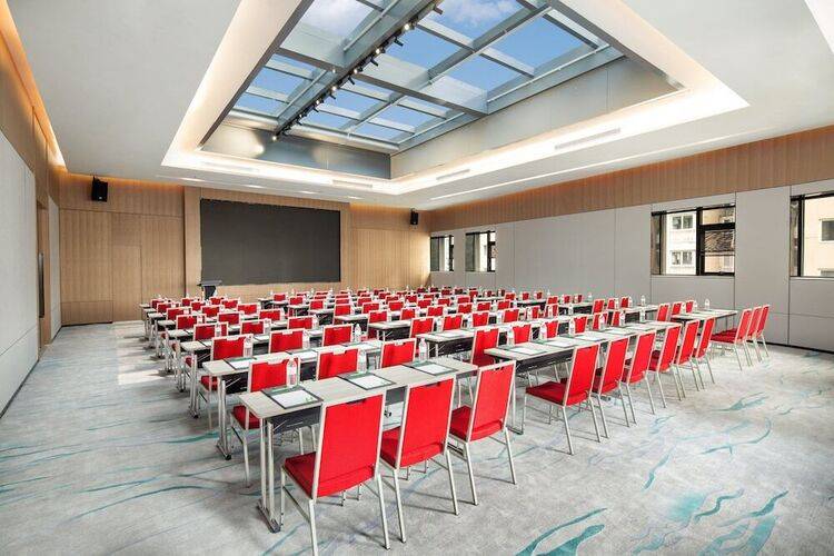 Holiday Inn Shanghai Nanjing Road, An Ihg Hotel