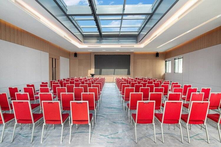 Holiday Inn Shanghai Nanjing Road, An Ihg Hotel