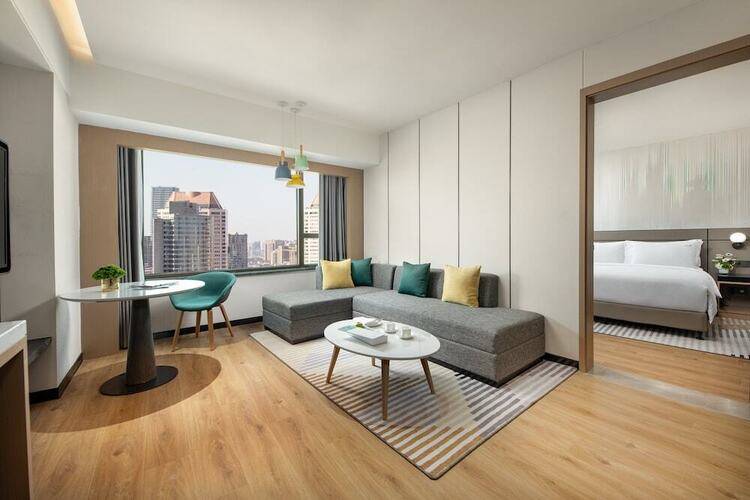 Holiday Inn Shanghai Nanjing Road, An Ihg Hotel