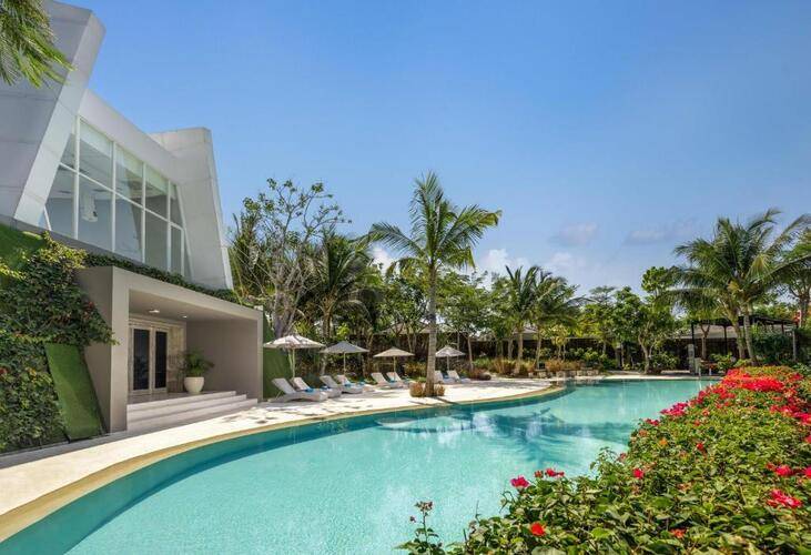 Cross Bali Breakers Resort