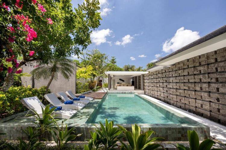 Cross Bali Breakers Resort