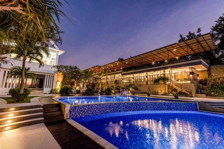 Luxotic Private Villa And Resort