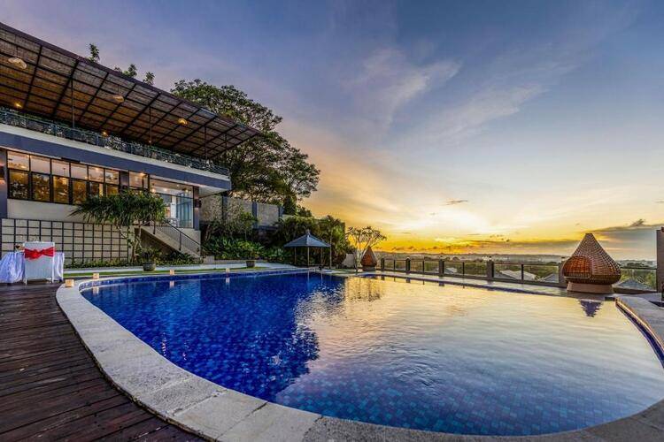 Luxotic Private Villa And Resort