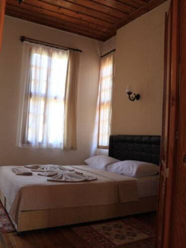 Otel Wood House