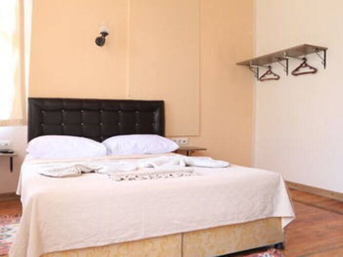 Otel Wood House