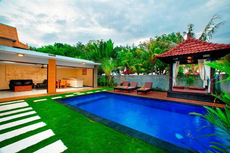 Puri Saron Lovina Hotel