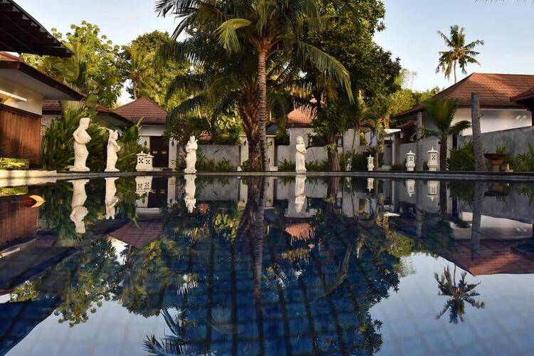 Puri Saron Lovina Hotel