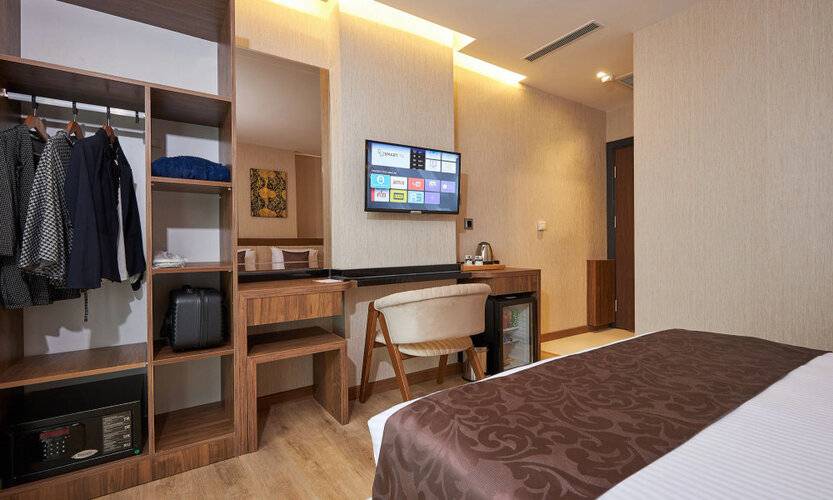 Trademark Collection By Wyndham Operla Airport Hotels