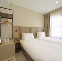 $item['hotel']['name']
