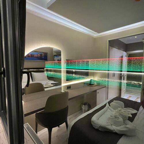 Mq Hotel Suites
