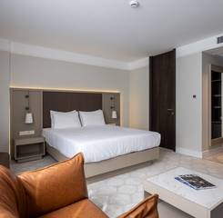 $item['hotel']['name']