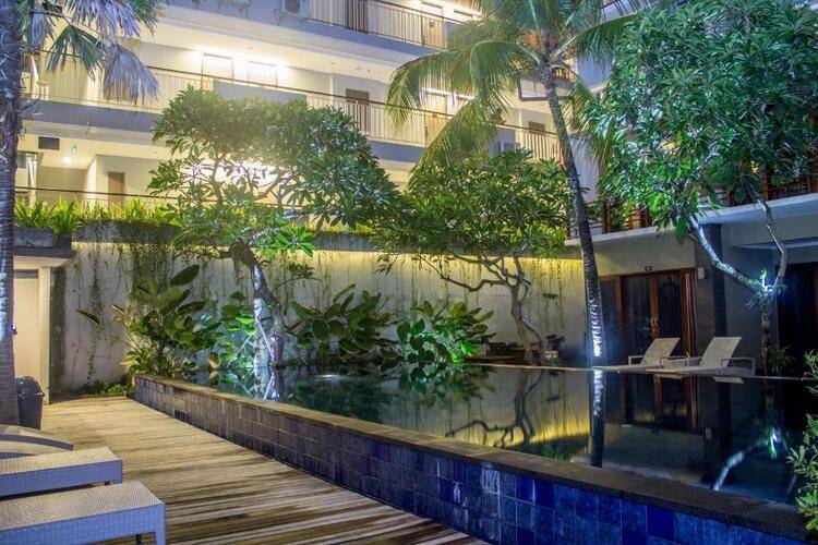 Transera Kamini Legian Hotel
