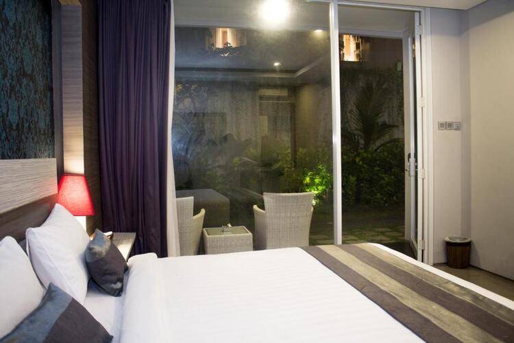 Transera Kamini Legian Hotel