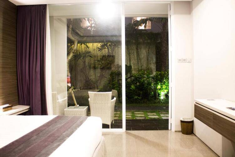 Transera Kamini Legian Hotel