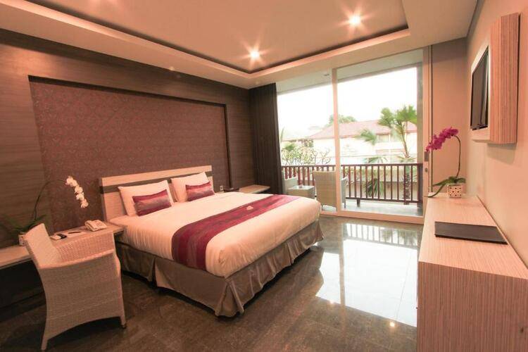 Transera Kamini Legian Hotel
