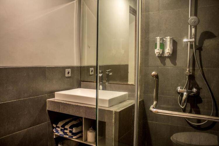 Transera Kamini Legian Hotel