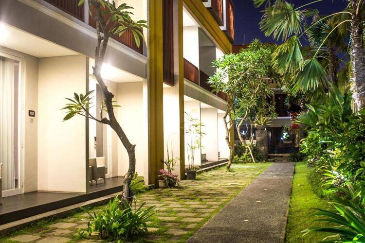 Transera Kamini Legian Hotel