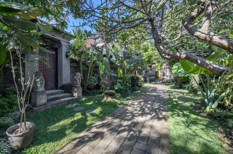 Ubud Raya Villa