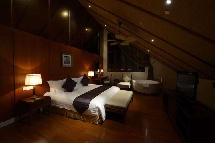 Shixishu Jianguo Yalong Bay Resort Hotel