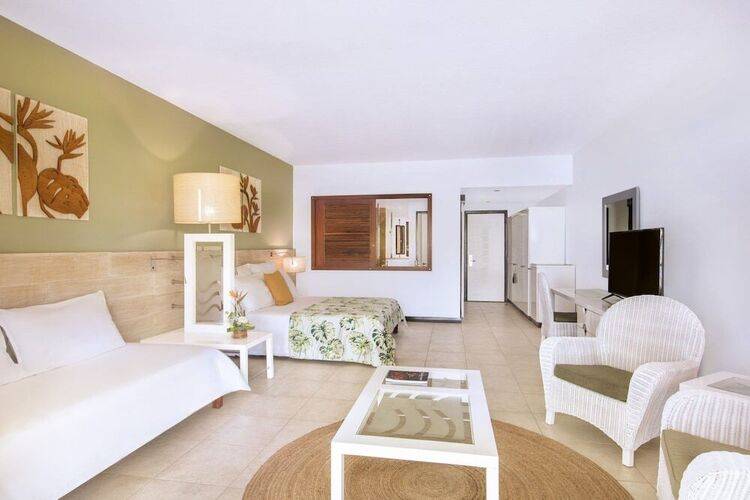 Victoria Beachcomber Resort & Spa