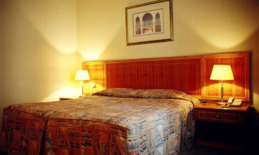 Emirates Plaza Hotel