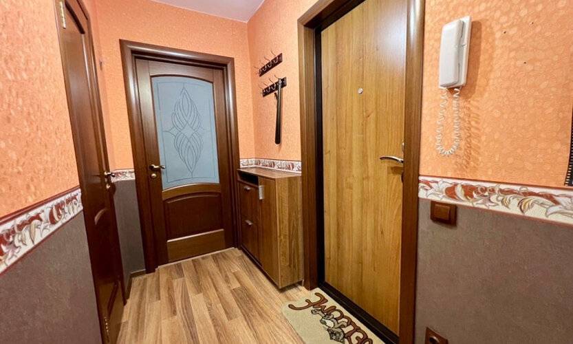 Диван И Чемодан На Блюхера 17/2