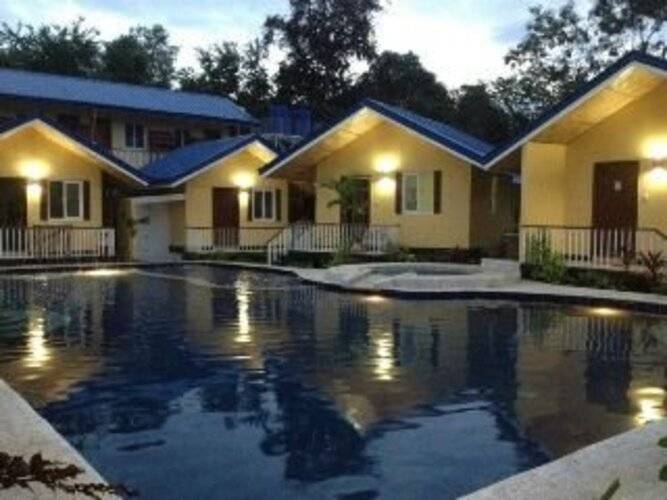 Blue Lagoon Inn & Suites