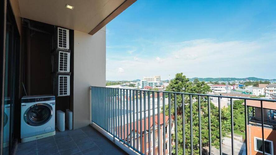 Dlux Condominium