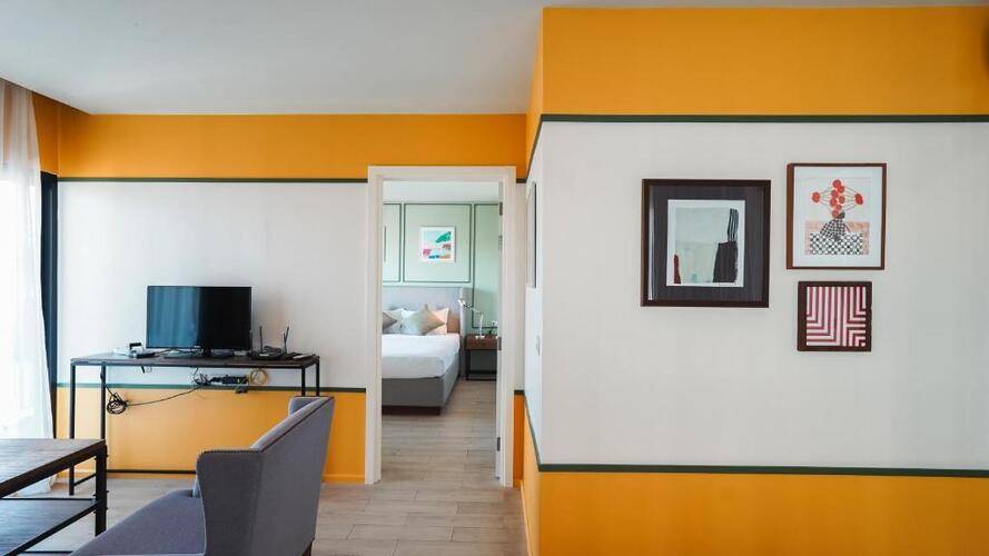 Dlux Condominium