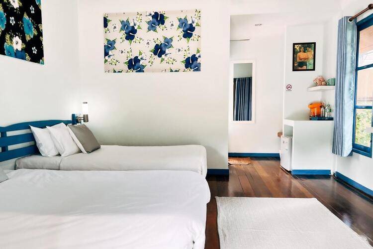 Cruiser Island Resort