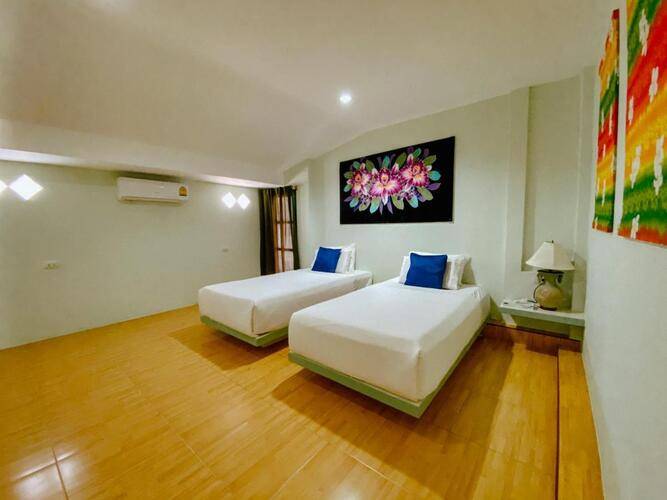 Cruiser Island Resort