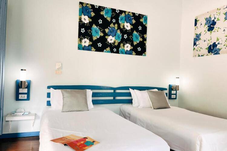 Cruiser Island Resort