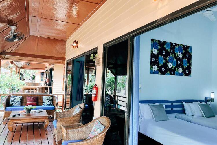 Cruiser Island Resort