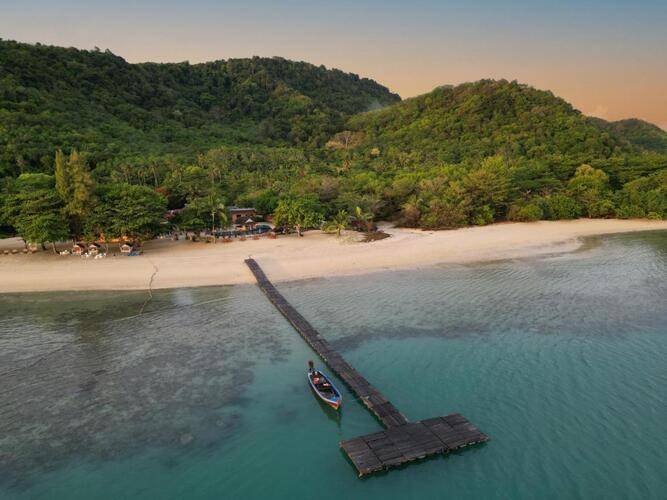 Cruiser Island Resort