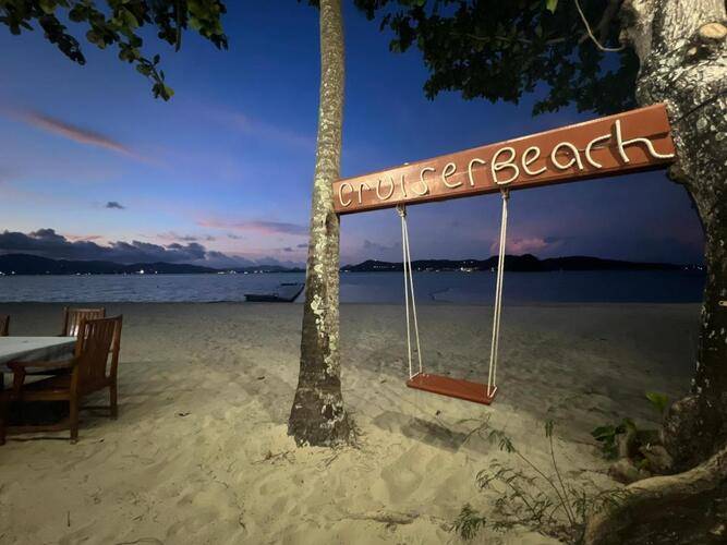 Cruiser Island Resort