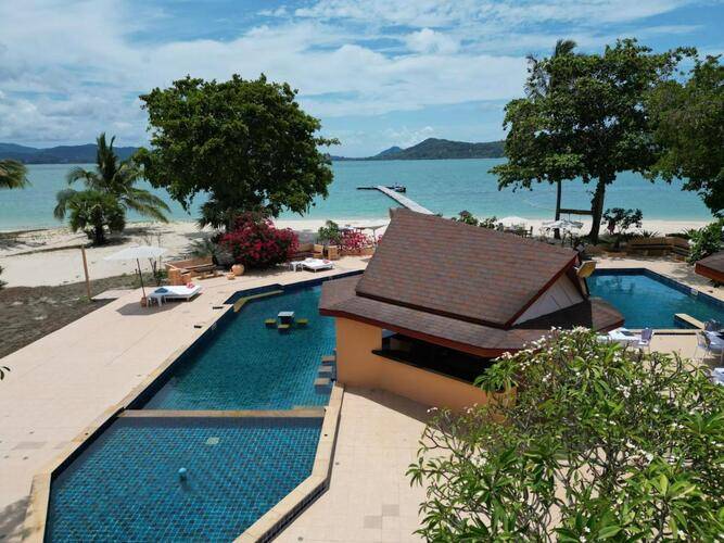 Cruiser Island Resort