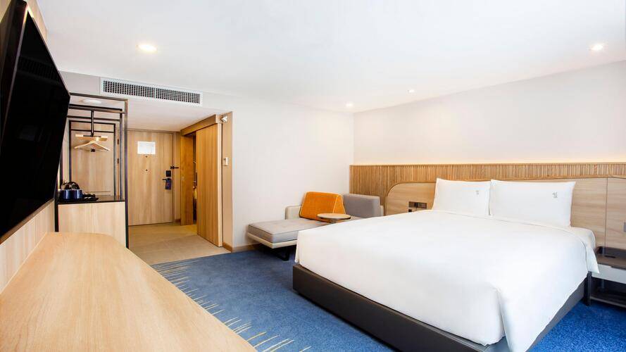Holiday Inn Express & Suites Bangkok Central Pier
