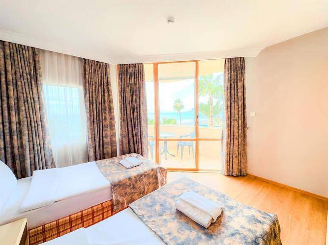 Senza Sunset Beach Hotel