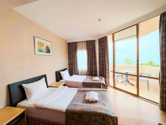 Senza Sunset Beach Hotel