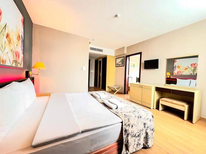 Senza Sunset Beach Hotel