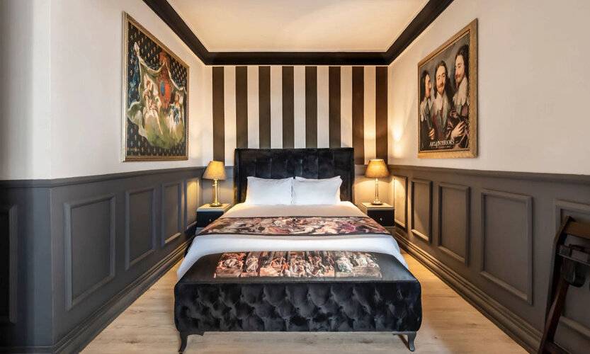 Art & Interiors