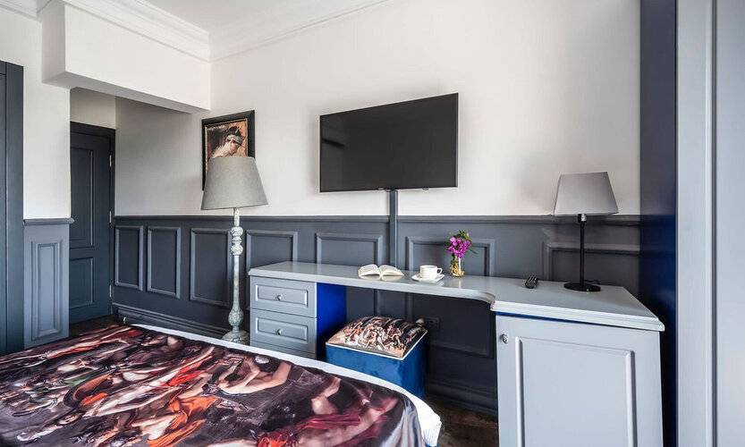 Art & Interiors