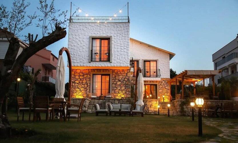 Huzurla Otel