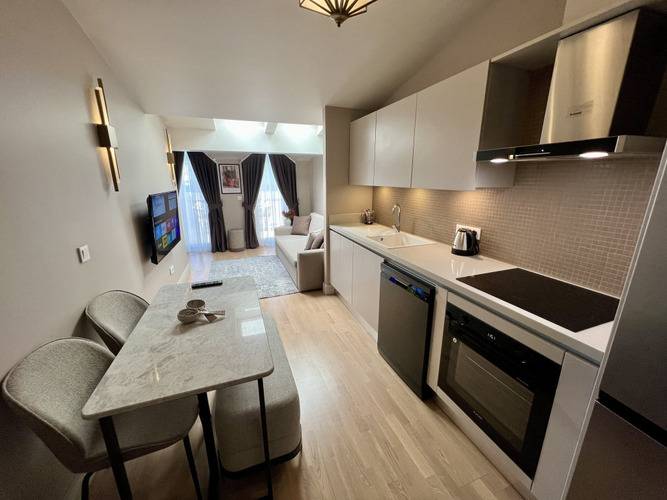Отель Weingart Suites