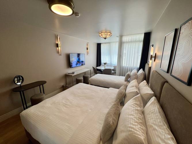Отель Weingart Suites