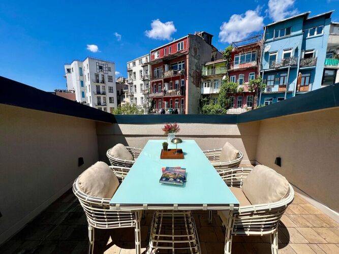 Отель Weingart Suites