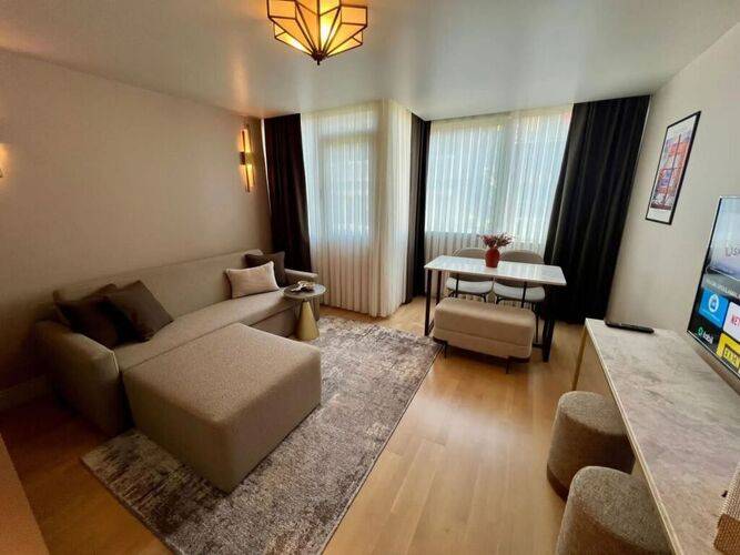 Отель Weingart Suites