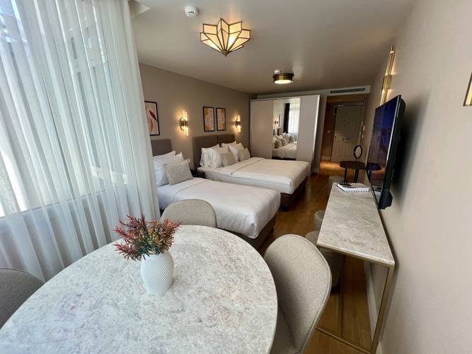 Отель Weingart Suites