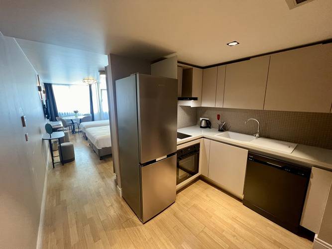 Отель Weingart Suites